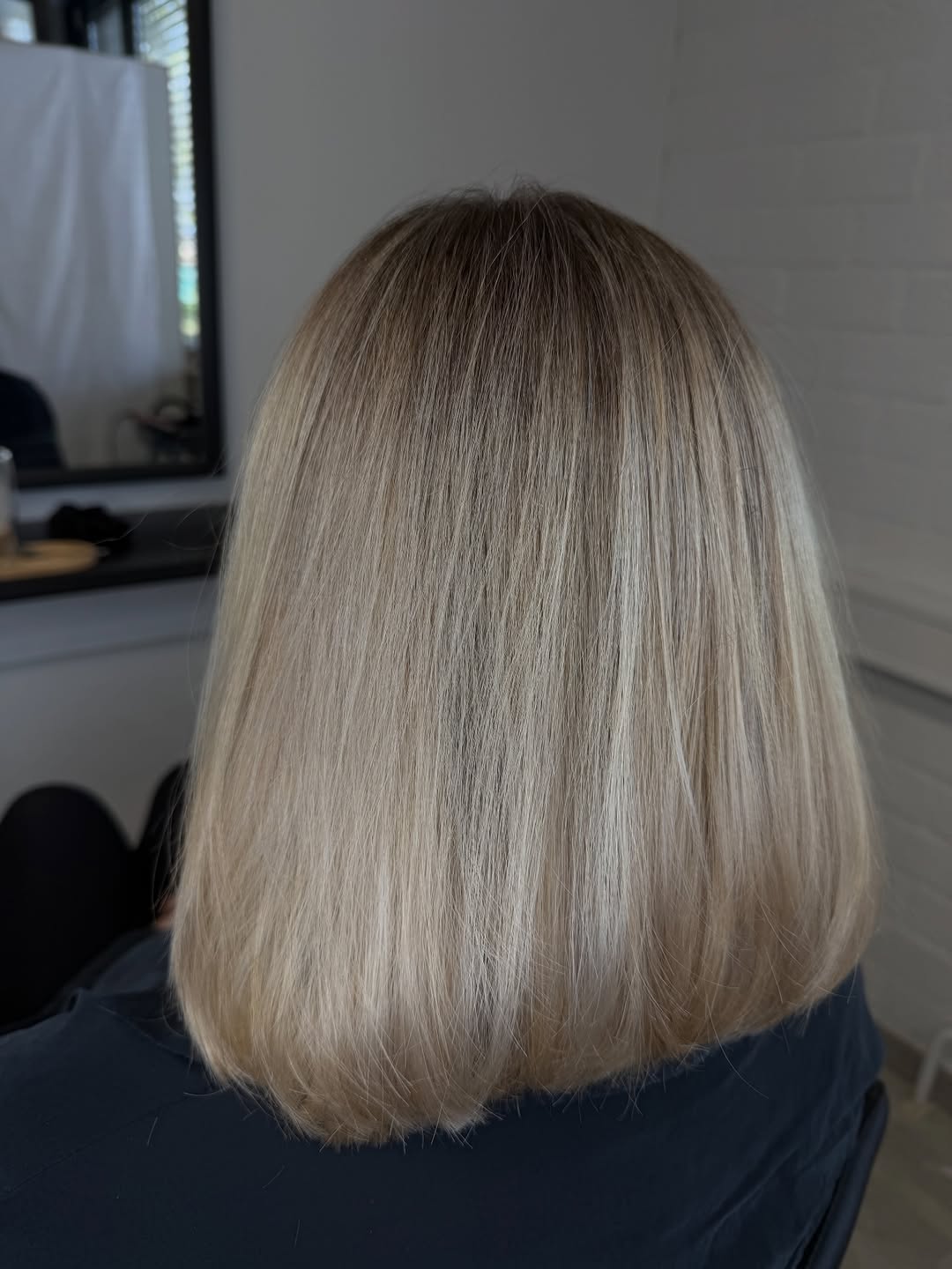 Blond haar tot op de schouders met heel fijne highlights